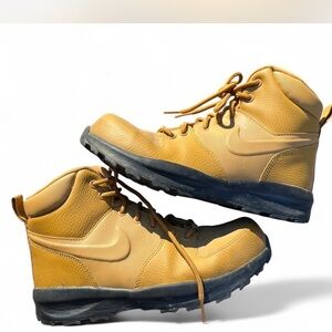 Nike Men's Tan Leather Boots